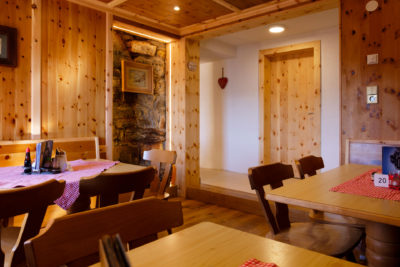innsbrucker-huette-stube-speisesaal